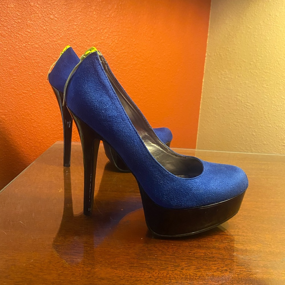 WORN ONCE Material Girl Royal Blue Suede Pumps Heels Size 7